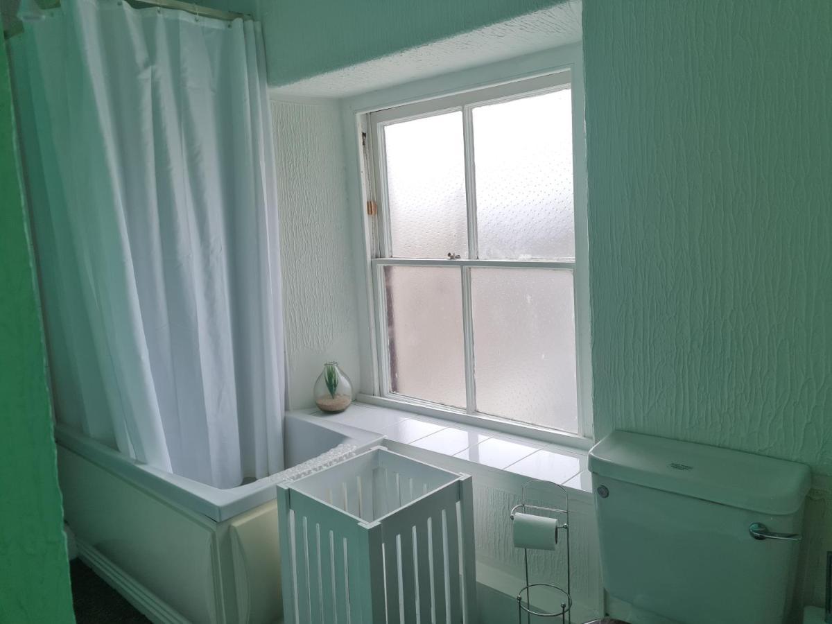 17 Bridge St, 3 Bedroom Flat อาเบอรีสวิท ภายนอก รูปภาพ