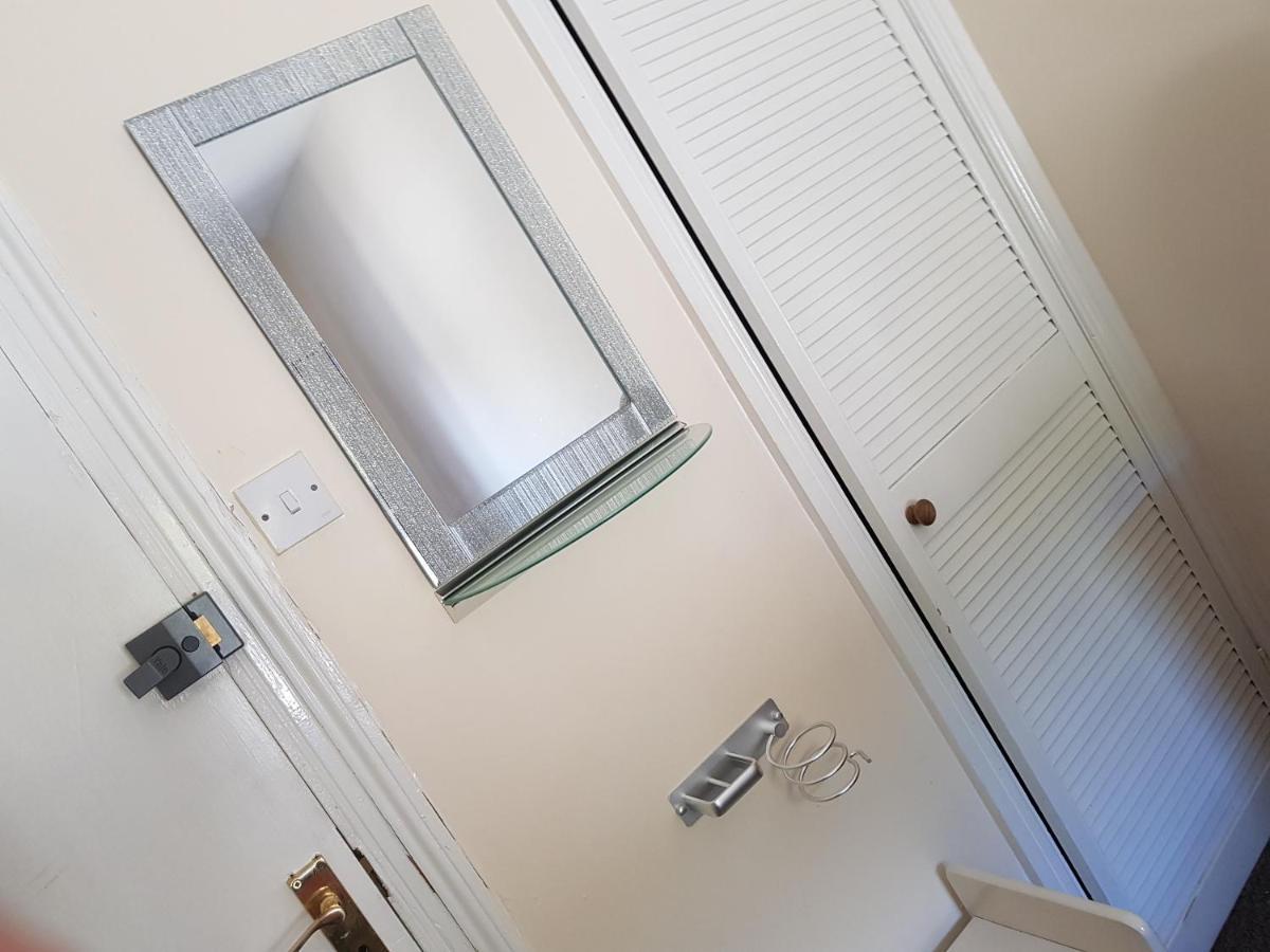17 Bridge St, 3 Bedroom Flat อาเบอรีสวิท ภายนอก รูปภาพ