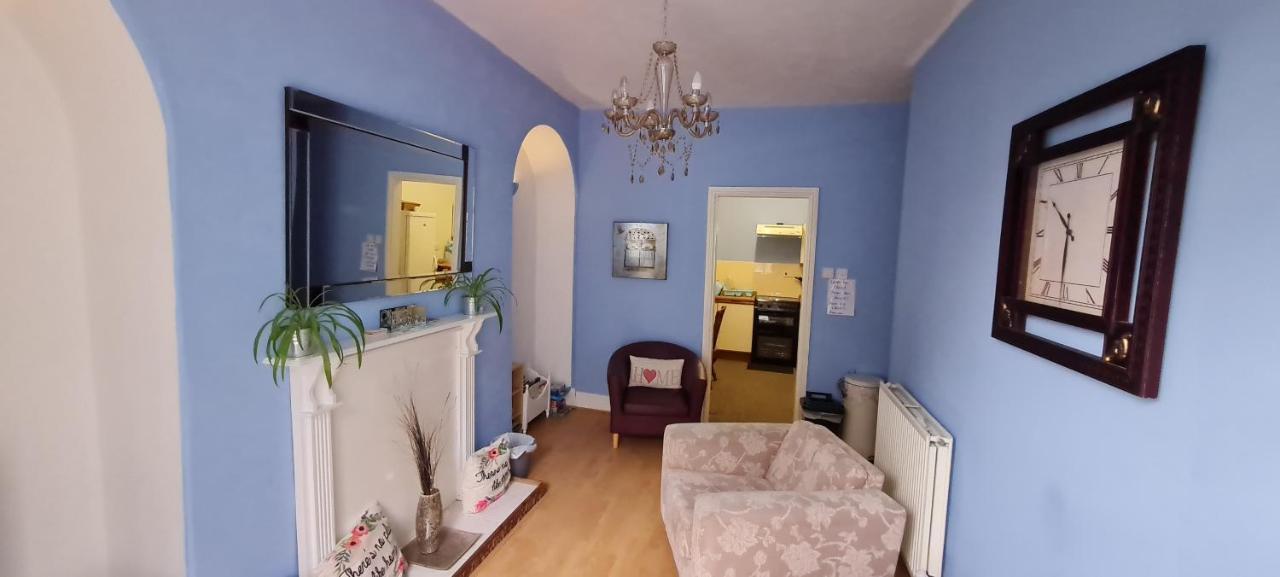 17 Bridge St, 3 Bedroom Flat อาเบอรีสวิท ภายนอก รูปภาพ